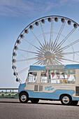 Eiswagen am Brighton Wheel an der Strandpromenade geparkt Brighton and Hove Sussex England UK