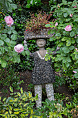 Gartenskulptur im Hintergarten eines Londoner Stadthauses UK