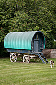 Zigeunerwohnwagen im Garten in West Sussex UK
