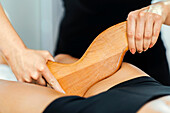 Anti-cellulite maderotherapy thigh treatment