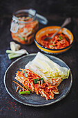Selbstgemachtes traditionelles Kimchi (Tongbaechu-Kimchi)