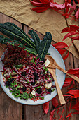 Herbstsalat mit Grünkohl und Brombeeren