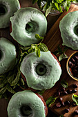 Donuts mit Minz-Schokoladen-Glasur