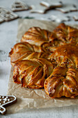 Brioche-Stern mit Parmesanbutter