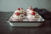 Cupcakes with cream and raspberry