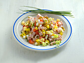 Käse-Wurst-Salat mit Gemüse