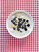 Porridge with banana, blueberry and almond