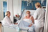 Nurse talking to a patient and their family member