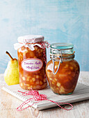 Pear-apple jam with cinnamon and cloves
