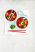 Tom-Yum-Suppe mit Garnelen (Thailand)