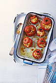 Gefüllte Tomaten mit Risotto und Spinat