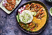 Hähnchen-Katsu-Curry mit Reis
