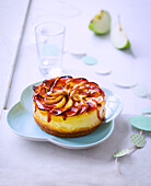 Cheesecake with caramelized apples