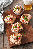 Red pepper and cream cheese spread