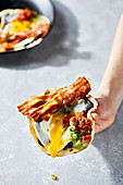 Frühstücks-Taco mit Spiegelei und Bacon