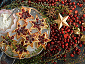 Puff pastry stars with cranberries and whipped cream