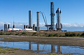 Starship and two cylindrical Super Heavy Booster stages