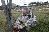 Installing an automatic camera to monitor sheep and wolves