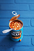 Canned English beans in tomato sauce