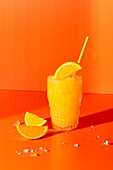 Orangensaft mit Crushed Ice