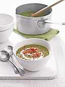 Creamy lentil and spinach soup with bacon