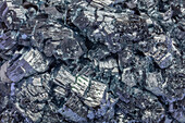 Elemental zinc crystals
