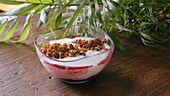 Yogurt with cherries and caramelized oats - Step by step