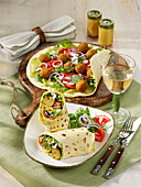 Mediterraner Falafel-Wrap mit Avocadocreme
