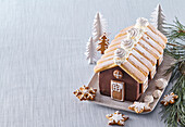 Gingerbread house with a roof of ladyfingers