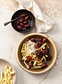 Pasta with caramelized onion and olives