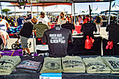Outdoor gun show t-shirt stand