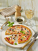 Low-Carb-Pizza mit Zucchiniboden
