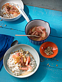 Rhubarb porridge with dates