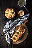 Yeast plaits, round and loaf-shaped
