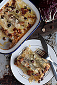 Cannelloni mit Radicchio, geräuchertem Käse, gerösteten Haselnüssen und Pancetta