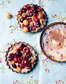 Cherry whirl-shaped batter pudding