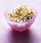 Popcorn with licorice powder (vegan)