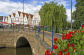 Steinbrücke, Am Mittelburgwall, Marktplatz, 'Klein Amsterdam des Nordens', Friedrichstadt, Nordfriesland, Schleswig-Holstein, Deutschland
