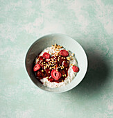 Vegan porridge with frozen strawberries