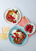 French Toast topped mit Mascarpone und Himbeeren