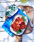 Griechische Tomatenpuffer mit Tzatziki