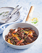 Pan-fried chicken livers with apples and baked potatoes