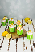 Lemon meringue cakes