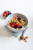 Linseed oil quark with fruit and nut crunch