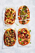 Vier verschiedene Pizzen für den Pizzaabend