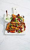 Kartoffelsalat mit Kipfler-Kartoffeln, Chorizo, Knoblauch und Koriander-Dressing