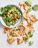 Healthy tortilla chips and special guacamole (Air fryer)