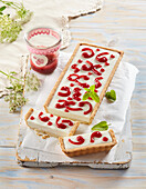 Creamy cake with berry puree