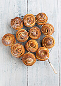 Vegan cruffins (croissant-muffin hybrid) with cinnamon and saffron