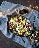 Gemischter Blattsalat mit Rote-Bete und Meerrettichsauce (Weihnachten)